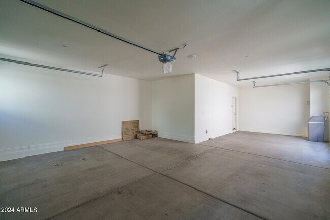 Building Photo - 1627 N 208th Ave