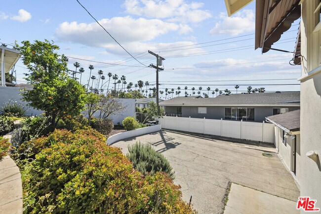 Building Photo - 100 E Kenneth Rd