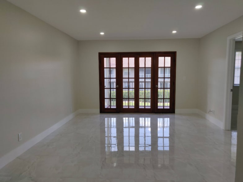 Building Photo - 8830 Royal Palm Blvd