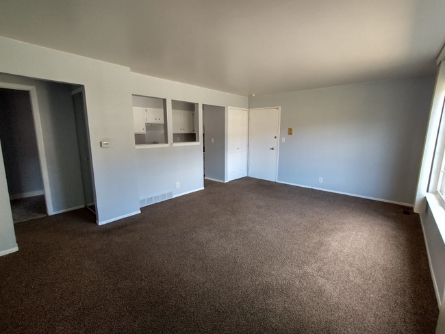 Building Photo - 25336 Shiawassee Cir