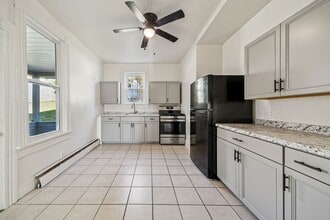 Building Photo - 623 Spruce St