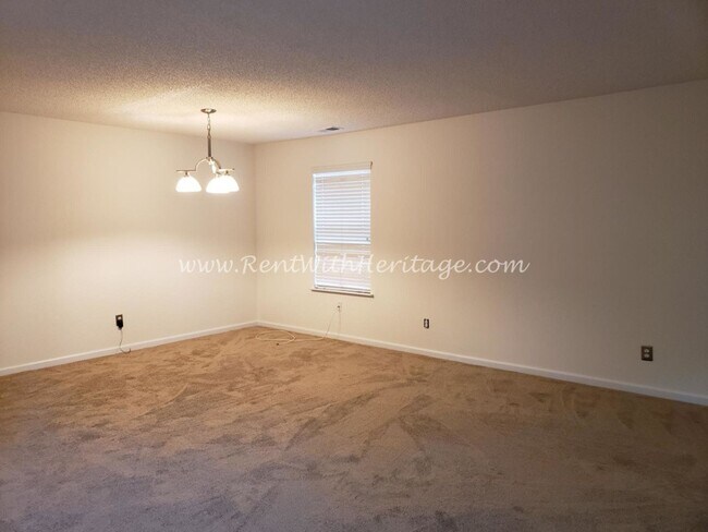 Building Photo - Gorgeous Brick Home with Golf Course / Lake View in Popular Mirror Lake Golf/ Swim / Tennis Subdi...