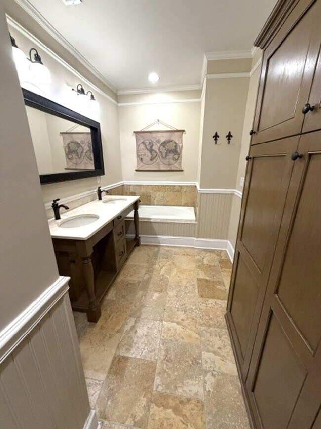 Building Photo - Beautiful and Spacious Home in Historic Bellwood in Downtown Northport