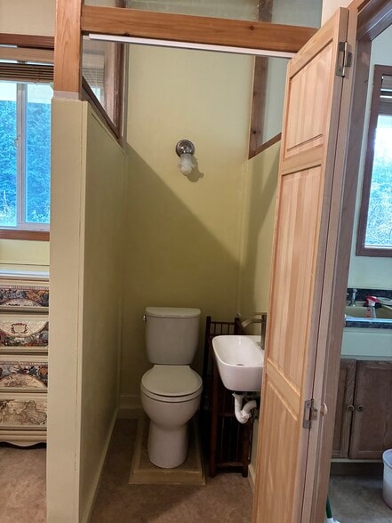 Toilet - 4485 S Schooner Creek Rd