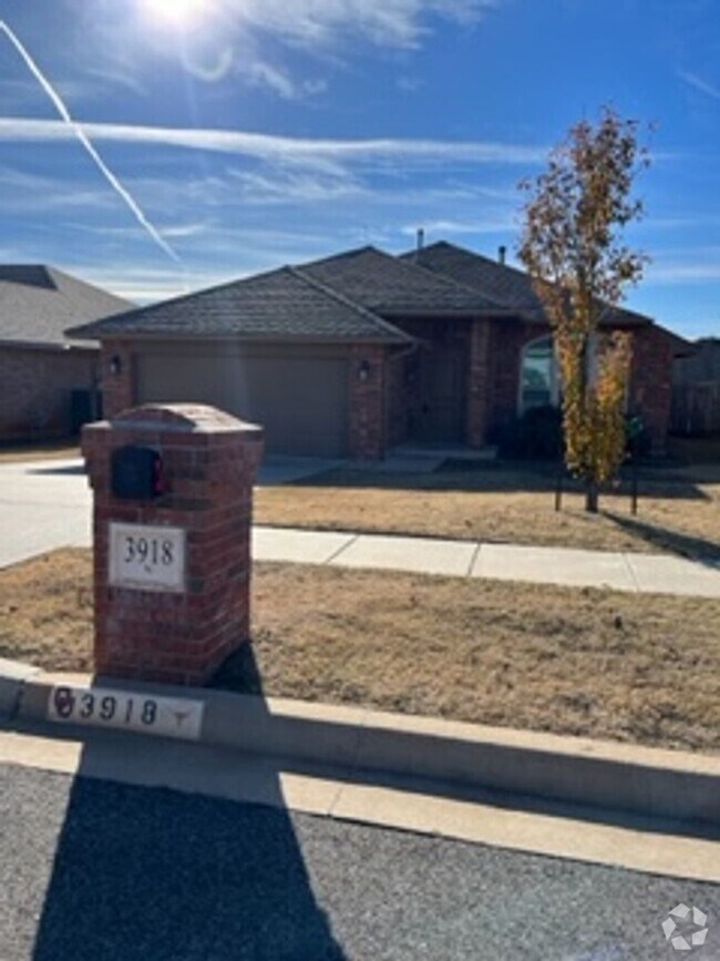Building Photo - This home will not last long!