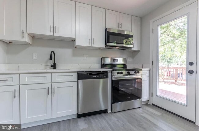 Building Photo - 131 N Garfield Rd