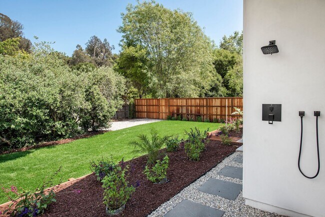 Building Photo - Exquisite Custom ADU in Santa Barbara – Pr...