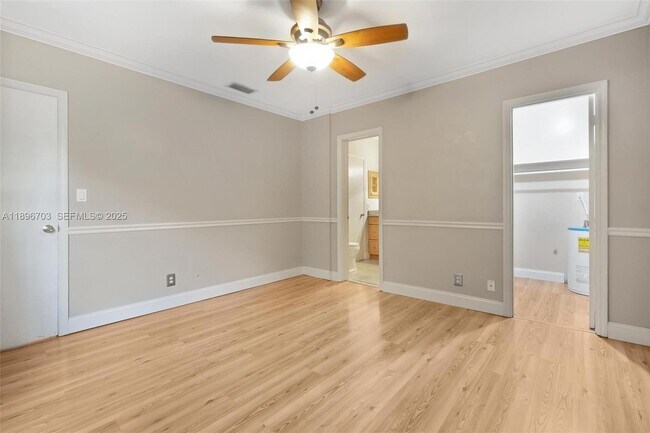 Building Photo - 2424 SE 17th St