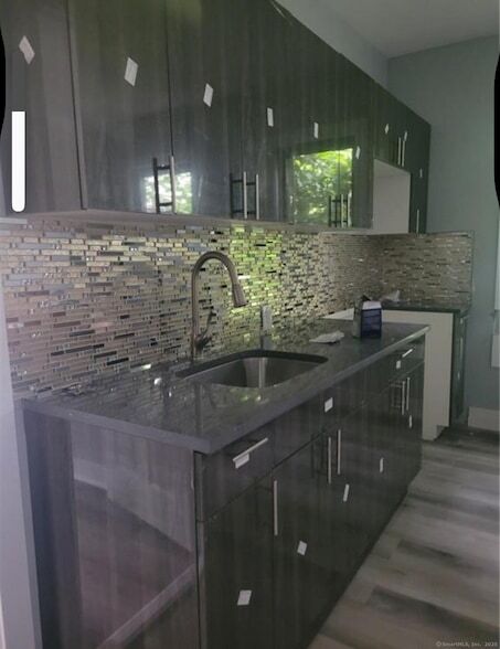 Primary Photo - 286 Gregory St
