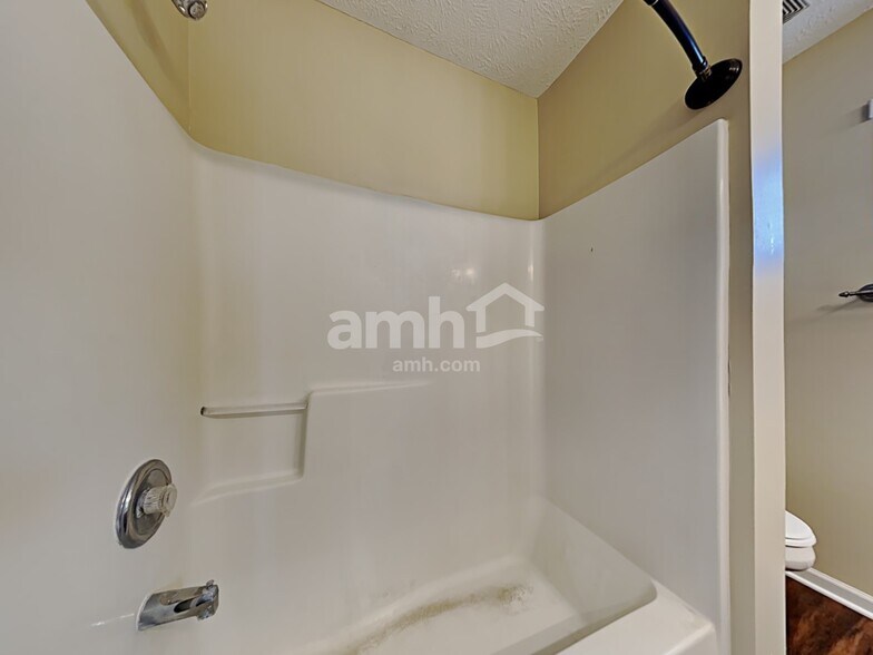 Building Photo - 515 Indian Lake Dr