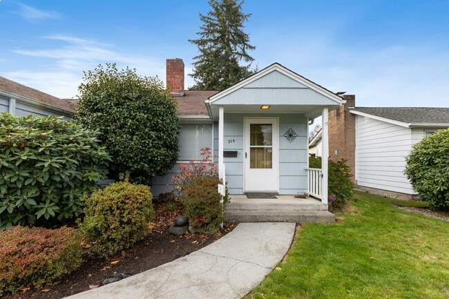Building Photo - Charming 3BR Home with Private Yard in Puyallup