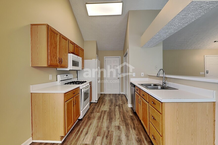 Building Photo - 2510 Baysridge Dr NW