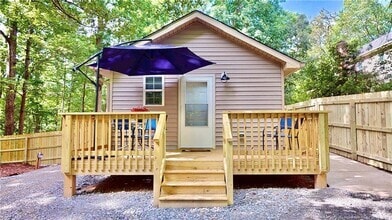 Building Photo - 2406 Rockwood Dr