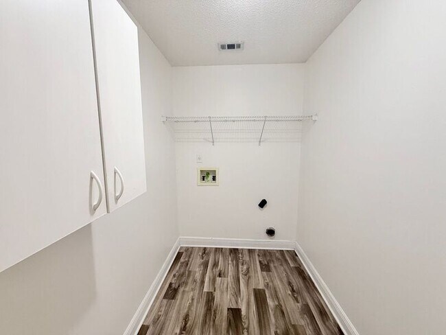 Building Photo - 7945 Amethyst Dr