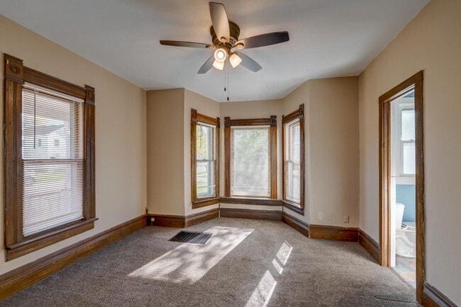 Building Photo - 427 Vernal Ave