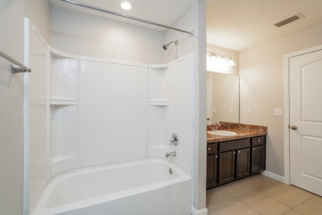 Building Photo - 3229 Hidden Meadows Ct