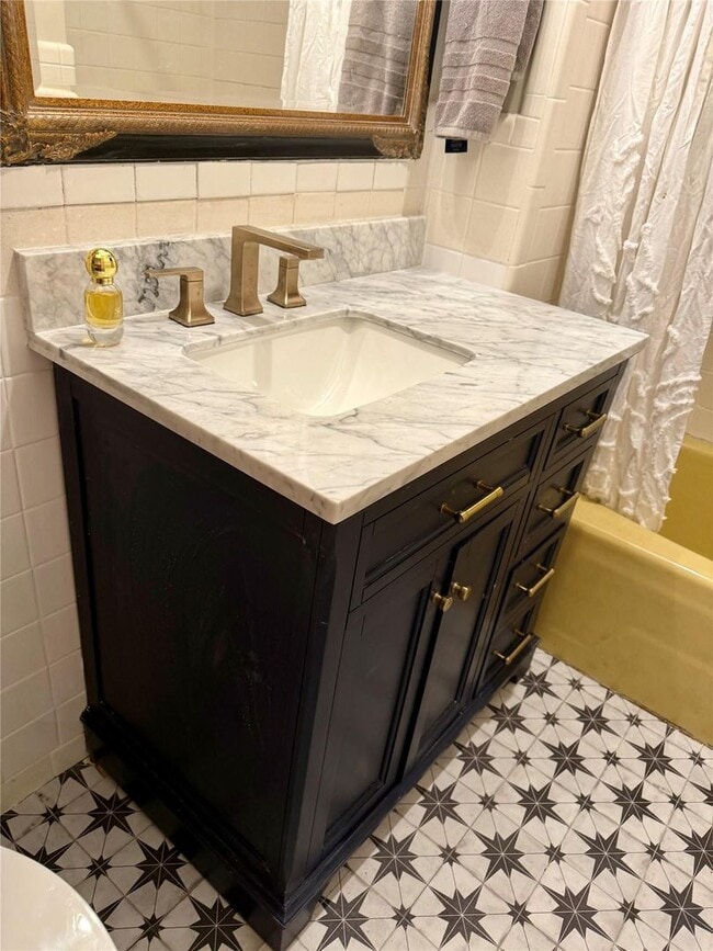 Building Photo - Great neighborhood, watchful neighbors, darling Midtown home near fairgrounds & TU.