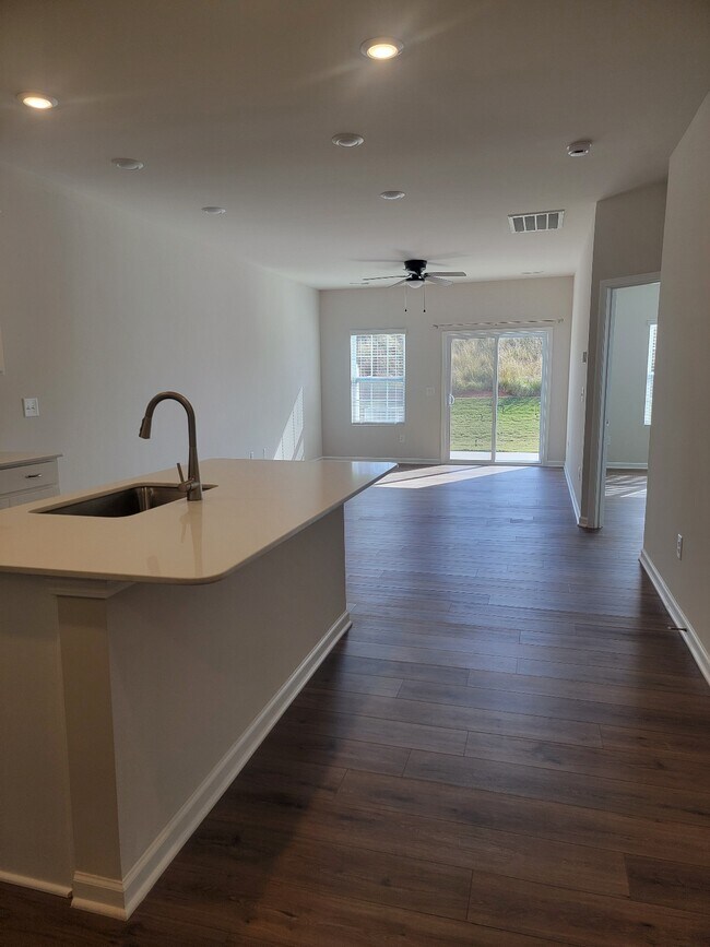 Building Photo - 44 Fernhill Ln