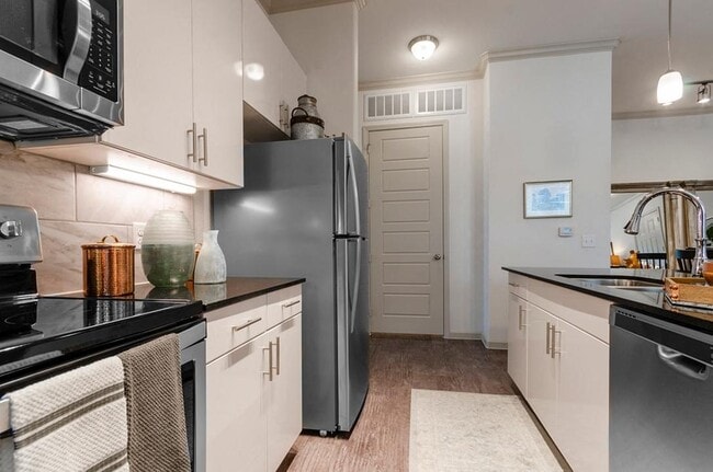 Building Photo - Berkshire Creekside