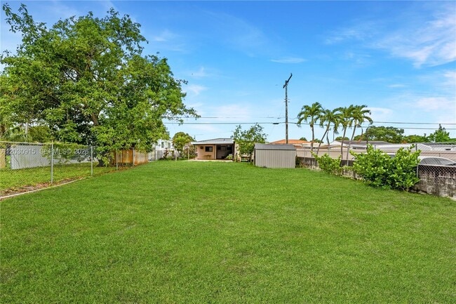 Building Photo - 121 SW 71st Ave