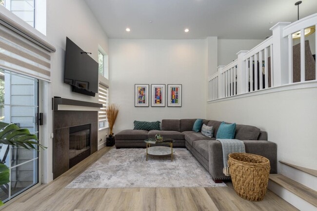 Building Photo - 1 Passage Ln