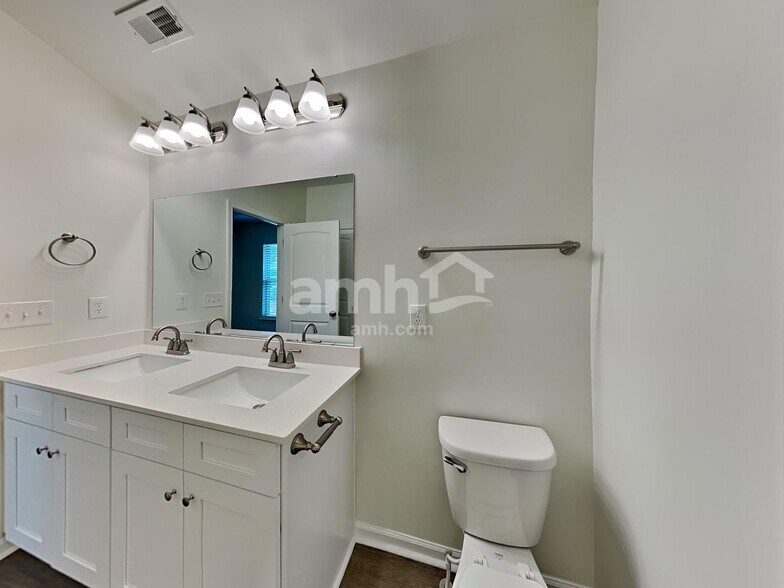 Building Photo - 231 Bandelier Cir