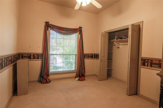 Building Photo - 2 Robin Trail