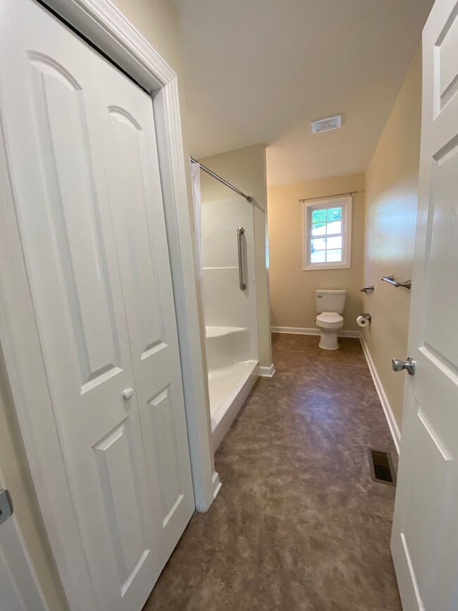 Building Photo - Two bedroom with a large office. Single level