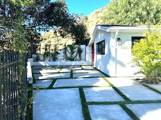 Building Photo - 22421 Mulholland Dr