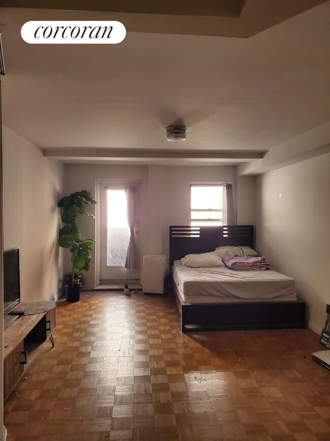 Primary Photo - 52 E 13th St