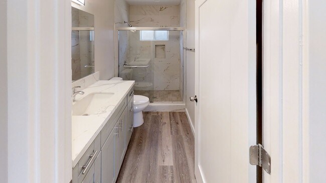 Building Photo - One Story 4BD/2BA w/ Private Yard!! (Lease...