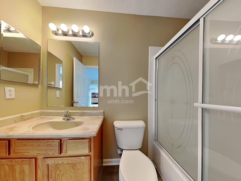 Building Photo - 135 Easton Manor Dr