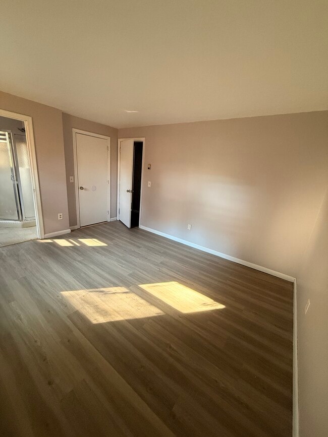 Building Photo - 606 Rye St