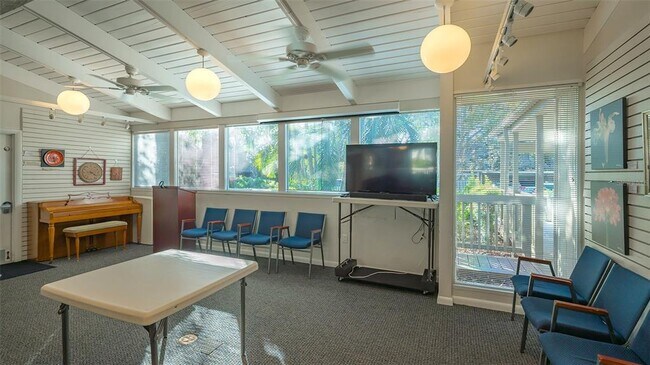 Building Photo - 1611 Clower Creek Dr