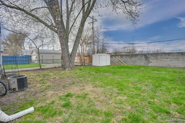 Building Photo - 36 W Mahan Ave