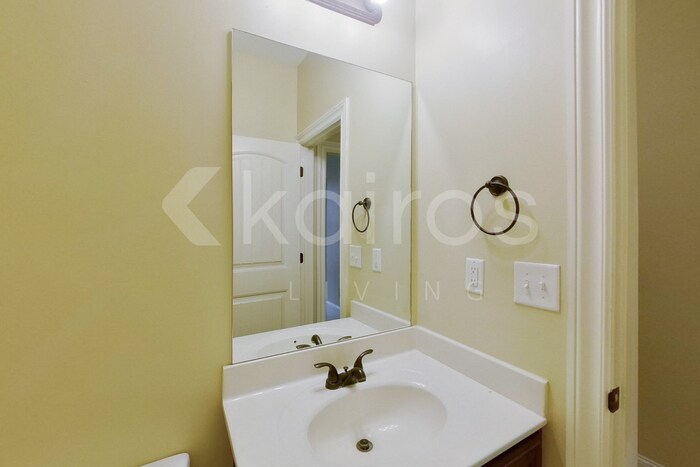 Building Photo - 912 Golden Bell Ln