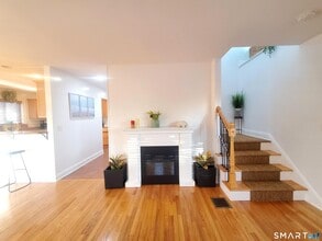 Building Photo - 1093 Shippan Ave