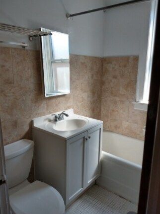 Building Photo - 1914 W Morse Ave