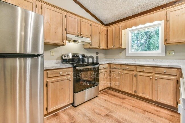 Building Photo - 135 Beacon Hl Dr