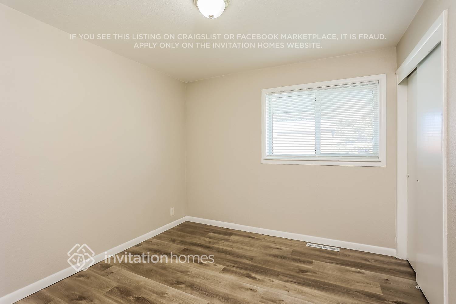 Building Photo - 820 Essex Dr