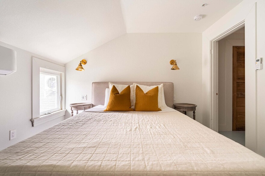 Building Photo - 1603 NW 23rd Ave