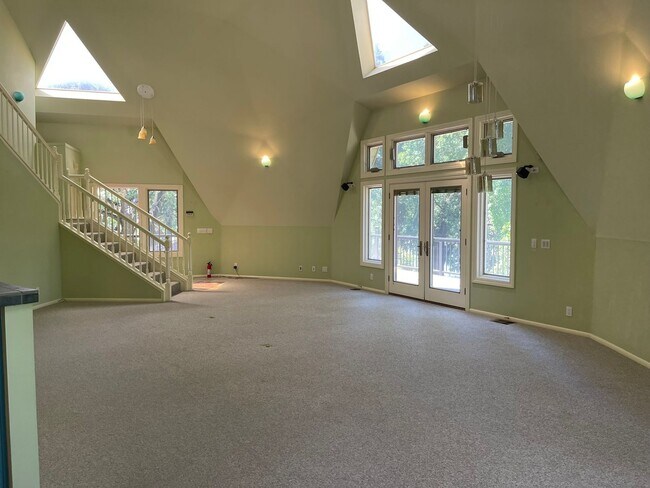 Building Photo - Amazing Garden Hwy Riverfront Home for Rent