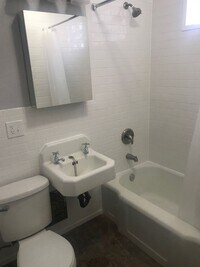 Building Photo - 8 Bedroom house w/ 3 bathrooms, 3 kitchens