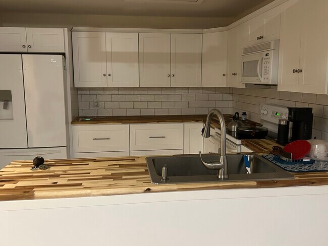 Building Photo - 15514 Crystal Lake Dr
