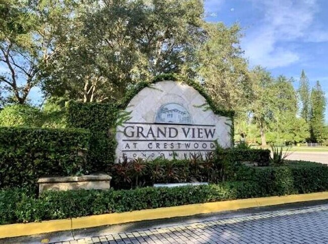 Building Photo - 500 Crestwood Ct S