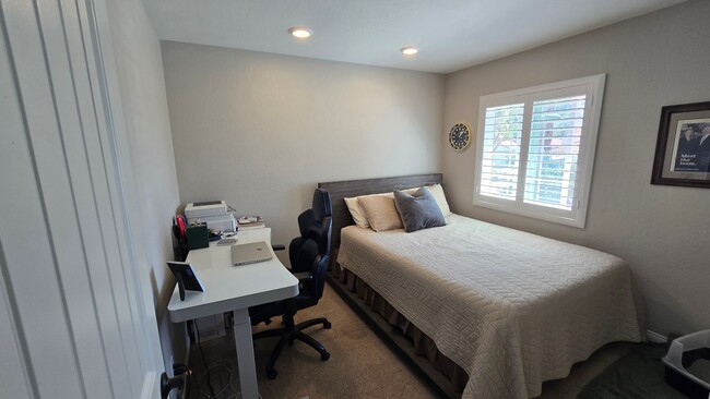 Building Photo - 10978 Cool Lake Terrace