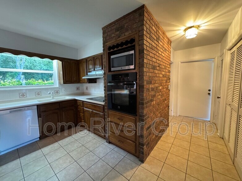 Building Photo - 2907 Caballero Dr