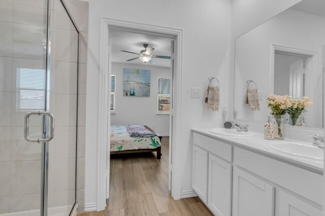 Building Photo - 14789 Mainstay Way