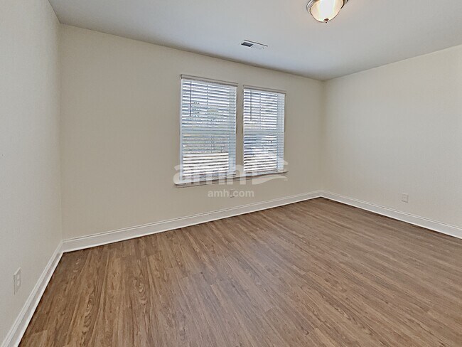 Building Photo - 308 Elmhurst Dr