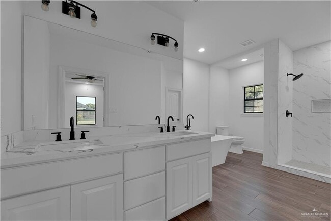 Building Photo - 4000 W Hackberry Ave